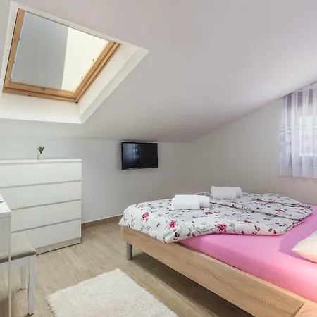 Guest house Hana In 4*