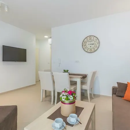 Guest house Hana In 4*