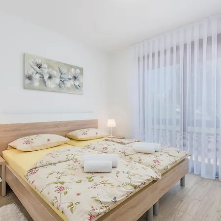 Guest house Hana In 4*